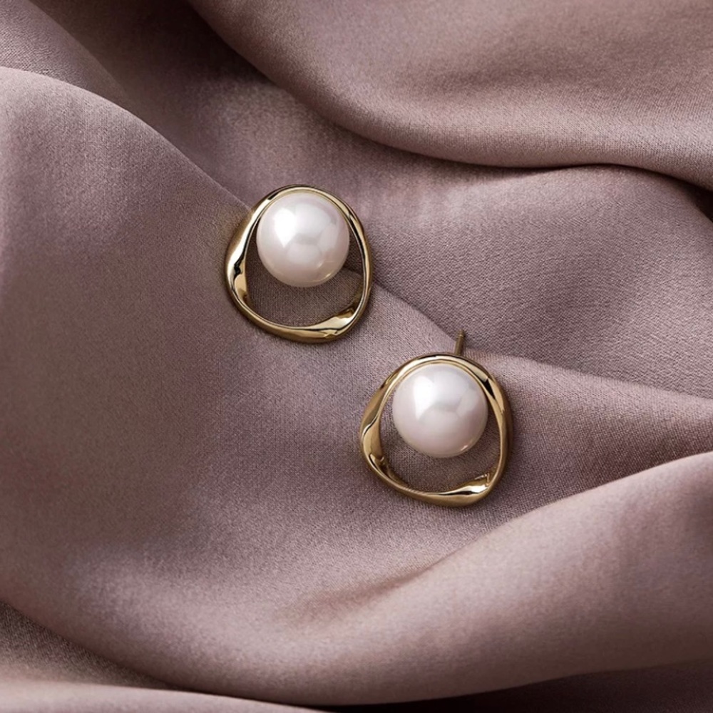 Irregular Circle Gold-Plated Pearl Post Earrings - Picture 1 of 3